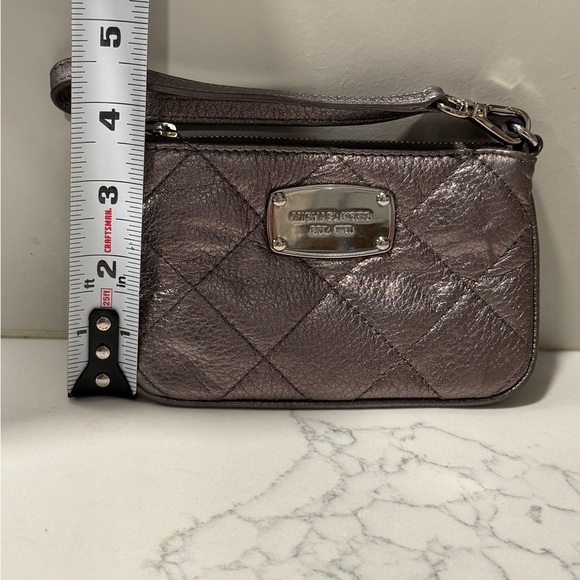 Michael Kors Hamilton Quilted Card/Cash Wristlet - Picture 4 of 10